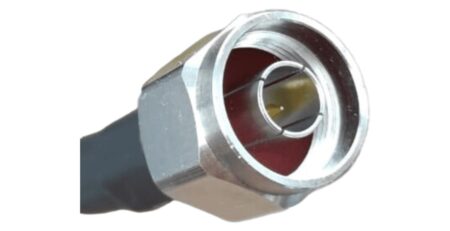 Conector N macho montado en cable coaxial